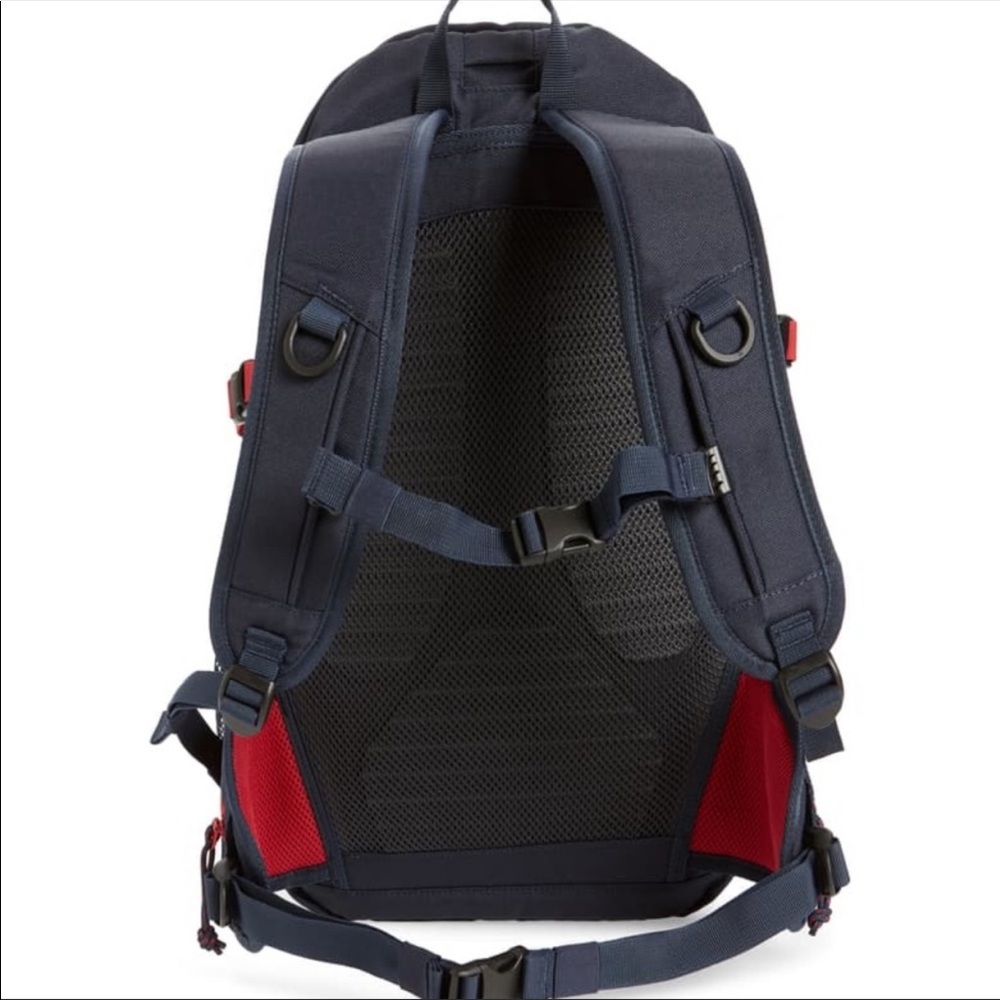 New, NWOT vineyard vines tech backpack - Picture 3 of 8